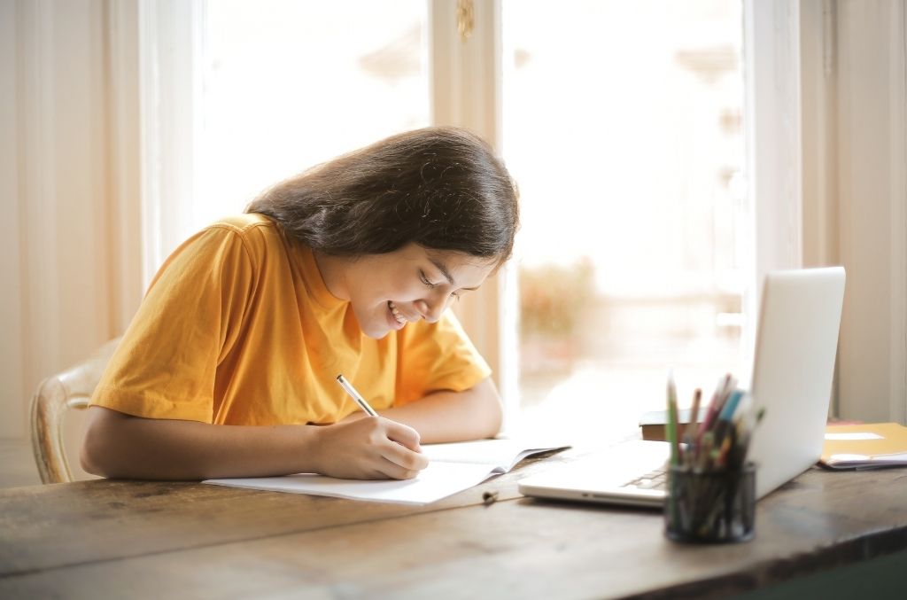 Set realistic goals - student studying